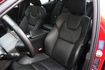 Volvo S60 III Sedan Facelifting 2.0 B5 250KM 2024 Volvo S60 Bezwypadek B5 AWD UltimateDark Kamera360 ACC R-Design FV23, zdjęcie 5