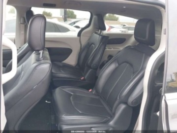 Chrysler Pacifica II 2023 Chrysler Pacifica Hybrid Touring L 2023 3.6 Hybryda 287KM, zdjęcie 12