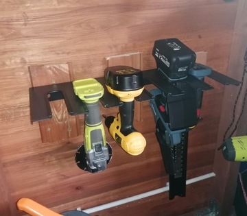 Держатель электроинструмента МЕТАЛЛИЧЕСКАЯ ПОЛКА ДЛЯ ЭЛЕКТРОИНСТРУМЕНТОВ 6 РОЗЕТОК YATO