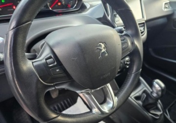Peugeot 208 I Hatchback 3d 1.2 VTI 82KM 2014 Peugeot 208 1,2 82KM - Active - salon PL, bezwypadkowy 1.2 Benzyna 82KM, zdjęcie 17