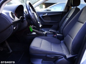 Audi A3 8P Hatchback 3d 1.9 TDI 105KM 2009 Audi A3 Sportback Audi A3 Sportback 1.9 Diesel 105KM, zdjęcie 21
