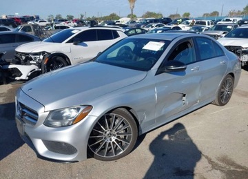 Mercedes Klasa C W205 Limuzyna 300 245KM 2018 Mercedes-Benz Klasa C 2018r., C 300, 2L, od ubezpieczalni 2.0 Benzyna 244KM, zdjęcie 2