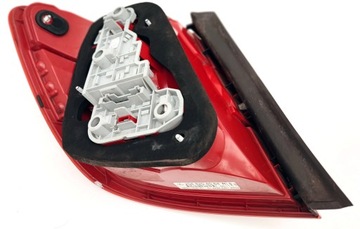 MERCEDES C W204 6.3 AMG KOMBI SVĚTLO PRAVÁ ZADNÍ LED