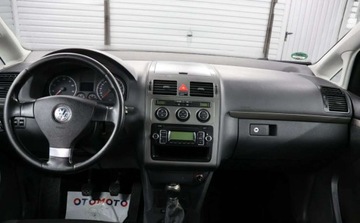 Volkswagen Touran I 1.4 TSI 140KM 2008 Volkswagen Touran 7-Osobowy, Grzane Fotele, Tempomat, Czujniki, Wielofunkc, zdjęcie 4