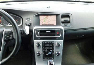 Volvo V60 I Kombi Facelifting 2.0 D3 DRIVE-E 150KM 2018 Volvo V60 z Gwarancja BLiS LCD Zegary Skora Fotele Profilowane 2.0 Diesel, zdjęcie 19