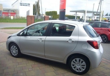 Toyota Yaris III Hatchback 5d Facelifting 1.33 Dual VVT-i 99KM 2017 Toyota Yaris Toyota Yaris III Salon PL - serwis 1.3 Benzyna 99KM, zdjęcie 9