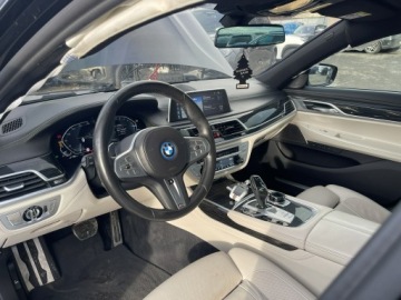 BMW Seria 7 G11-G12 Sedan L Facelifting 3.0 745e 394KM 2022 BMW 745 Long Mpakiet Xdrive Pamięć Pneumatyka, zdjęcie 11