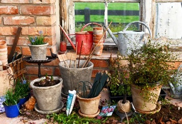 КЕРАМИЧЕСКИЙ ЦВЕТОЧНЫЙ ВАЗ 22x24 ТЕРРАКОТА СЕРАЯ КРЫШКА