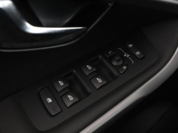 Volvo V40 II Hatchback Facelifting 2.0 D2 120KM 2018 Volvo V40 2.0D Niski przebieg Navi Czujniki, zdjęcie 30