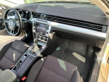 Volkswagen Passat B8 Variant 2.0 TDI BlueMotion SCR 150KM 2016 Volkswagen Passat Variant Łopatki Grzany fotel, zdjęcie 14