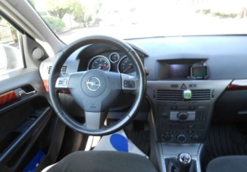 Opel Astra H Hatchback 5d 1.7 CDTI ECOTEC 100KM 2005 Opel Astra Opel Astra H 1.7 Diesel 100KM, zdjęcie 9