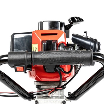 Бензиновый копер мощностью 900 Вт.