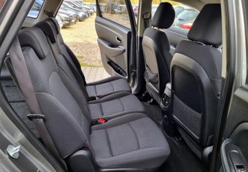 Kia Carens IV Minivan 2.0 GDI 166KM 2014 Kia Carens 2,0 Benzyna 166KM 7-Osob Navi Kamera Led 2.0 Benzyna 166KM, zdjęcie 26