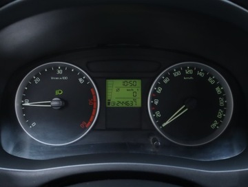 Skoda Fabia II Hatchback 1.4 TDI 80KM 2009 Skoda Fabia 1.4 TDI, HAK, Klima,ALU, zdjęcie 10