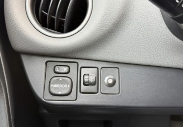 Toyota Yaris III Hatchback 5d Facelifting 1.0 VVT-i 69KM 2016 Toyota Yaris Salon Polska, Serwis ASO, Czujniki park. 1 rej IV 2017r. Gwar, zdjęcie 9