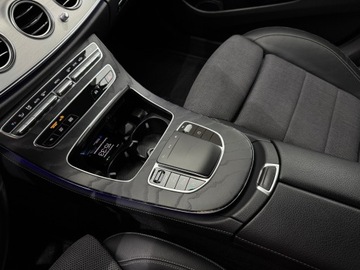 Mercedes Klasa E W213 Limuzyna 2.0 220d 194KM 2020 Mercedes-Benz E 220 AMG / Avantgarde / Ambiente /, zdjęcie 23