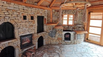 Двери на заказ, массивная садовая печь-гриль.