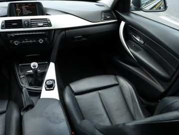 BMW Seria 3 F30-F31-F34 2013 BMW 3 318 d, Skóra, Xenon, Bi-Xenon, Klima, zdjęcie 7