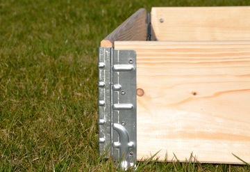 Поднятая ЗЕЛЕНАЯ ГРУППОВАЯ КРОВАТЬ + сетка от кротов