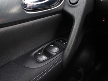 Nissan Qashqai II Crossover Facelifting 1.6 dCi 130KM 2018 Nissan Qashqai 1.6 dCi, Salon Polska, Serwis ASO, zdjęcie 16