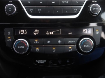 Nissan Qashqai II Crossover Facelifting 1.2 DiG-T 115KM 2018 Nissan Qashqai 1.2 DIG-T, Salon Polska, zdjęcie 12