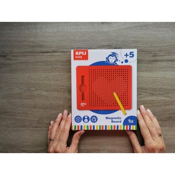 Магнитная доска Apli Kids с шариковым стилусом.