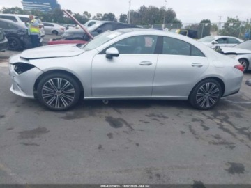 Mercedes CLA C118/X118 2023 Mercedes-Benz CLA 250 Coupe 2023 2.0 Benzyna 221KM, zdjęcie 2
