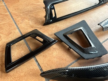BMW F30 F31 F32 F36 F80 F82 Listwy Wnętrza Konsoli Dekory CARBON Zestaw