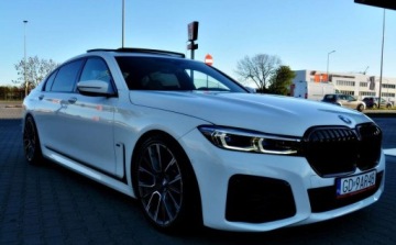 BMW Seria 7 G11-G12 Sedan Facelifting 4.4 750i 530KM 2020 BMW Seria 7 M-Pakiet X-Drive Maly przebieg, Bogata wersja wyposazenia,, zdjęcie 1