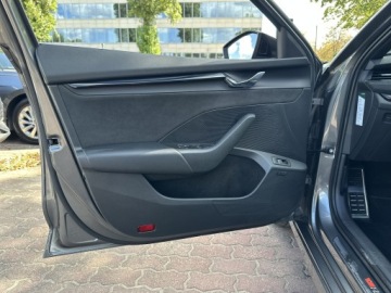 Skoda Octavia IV RS Kombi 2.0 TDI SCR 200KM 2023 Skoda Octavia RS 2.0 TDI 200KM Pakiet komfortowego, zdjęcie 10