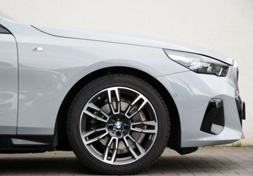 BMW Seria 5 G90-91 2023 BMW Seria 5 520i 190km M Pakiet Brooklyn Salon PL VAT23 Dostepny od reki, zdjęcie 7