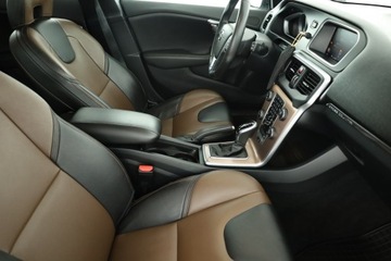 Volvo V40 II Hatchback Facelifting 2.0 D2 120KM 2018 Volvo V40 Cross Country 2.0 D2, Automat, Skóra, zdjęcie 6