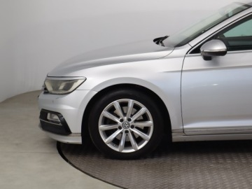 Volkswagen Passat B8 Variant 2.0 TDI BlueMotion SCR 150KM 2016 VW Passat 2.0 TDI, Automat, Skóra, Navi, Klima, zdjęcie 14