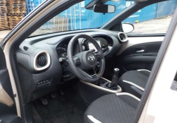 Toyota Aygo X 1.1 VVT-i 72KM 2023 Toyota Aygo X Okazja Benzyna 72KM, zdjęcie 22
