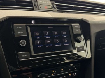 Volkswagen Passat B8 Variant Facelifting 2.0 TDI SCR 150KM 2023 Volkswagen Passat Business ACC LED Hak CarPlayAndroid Auto Podgrzewan, zdjęcie 27