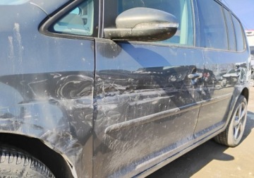 Volkswagen Touran II 1.6 TDI 105KM 2012 Volkswagen Touran 2012r, 1.6 TDI. Lekko przetarte boki. Jezdzi. 1.6 Diesel, zdjęcie 26