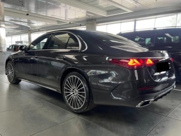 Mercedes Klasa E W214 Sedan 2.0 220d 197KM 2025 E Klasa 220 d 4-Matic AMG 2.0 (197KM) 2025, zdjęcie 3