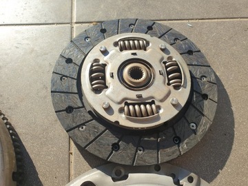 KOLO DVOUHMOTNÉ SPOJKA 0.9 TWIN AIR FIAT PANDA 500 415063710