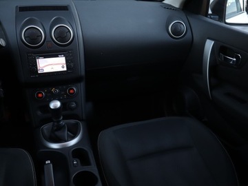 Nissan Qashqai I Crossover 1.6 dCi DPF 130KM 2011 Nissan Qashqai+2 1.6 dCi, 7 miejsc, Navi, Klima, zdjęcie 7