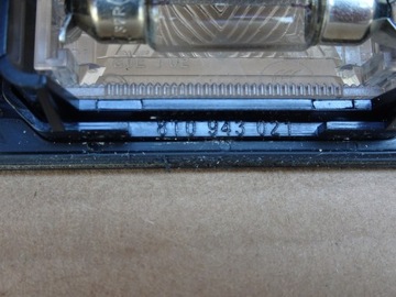 AUDI A4 B8 LAMPA OSVĚTLENÍ TABULKY 8T0943021