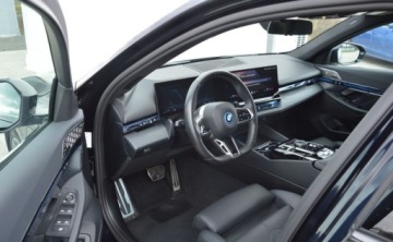BMW Seria 5 G90-91 Sedan Plug-In 3.0 50e 489KM 2024 BMW Seria 5 550e 489KM xDrive M Sport Adaptive LED BowersWilkins Ambiente, zdjęcie 12
