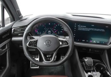 Volkswagen Touareg III SUV 3.0 V6 SCR TDI 286KM 2023 Volkswagen Touareg 3.0 286KM V6 TDI 4Motion R-Line Dach panoramiczny Hak N, zdjęcie 18