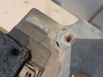 OPEL INSIGNIA И КРЫШКА ДВИГАТЕЛЯ