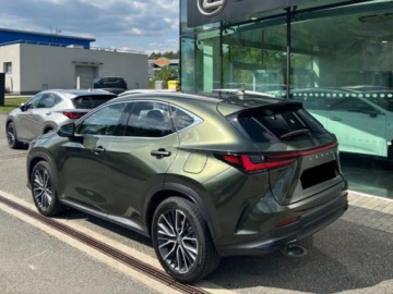 Lexus NX II SUV Facelifting 2.5 450h+ 292KM 2025 Od ręki - Omotenashi 2.5 Hybrid Plug-in AWD 292KM | Podgrzewane fotele, zdjęcie 4