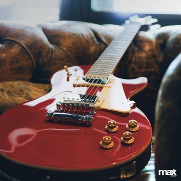 Электрогитара Red LP + усилитель + аксессуары