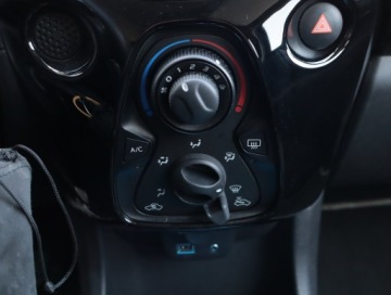 Toyota Aygo II Hatchback 3d Facelifting 1.0 VVT-i 72KM 2018 Toyota Aygo 1.0 VVT-i, Salon Polska, Serwis ASO, zdjęcie 12