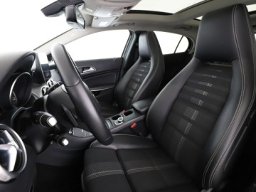Mercedes GLA I Off-roader 1.6 180 122KM 2017 Mercedes GLA 180 automat full LED półskóra navi, zdjęcie 12