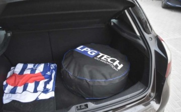 Renault Megane III Hatchback Facelifting 2013 1.6 16V 110KM 2014 Renault Megane Renault Megane 1.6 16V Color Edition 1.6 BenzynaLPG 110KM, zdjęcie 15