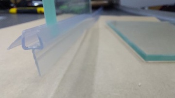 Нижний уплотнитель сетки DELI AQUAFORM