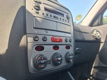 Alfa Romeo 147 Hatchback 1.6 i 16V T.Spark 120KM 2002 Alfa Romeo 147, zdjęcie 29